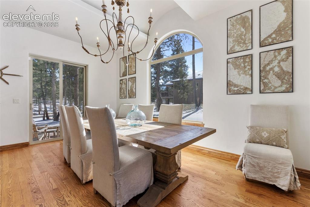 Image 8 of 31: Dining Area