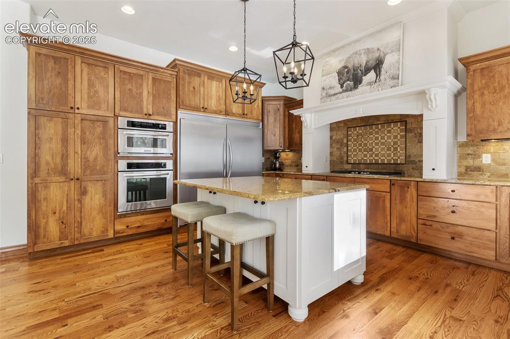 Image 9 of 31: Kitchen