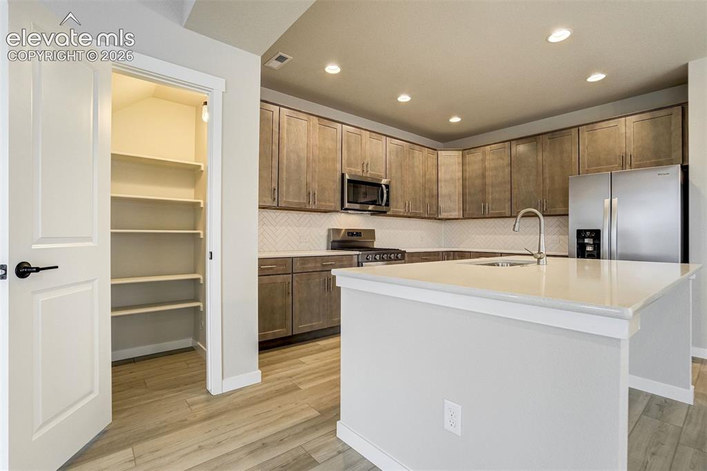 Image 8 of 33: Kitchen