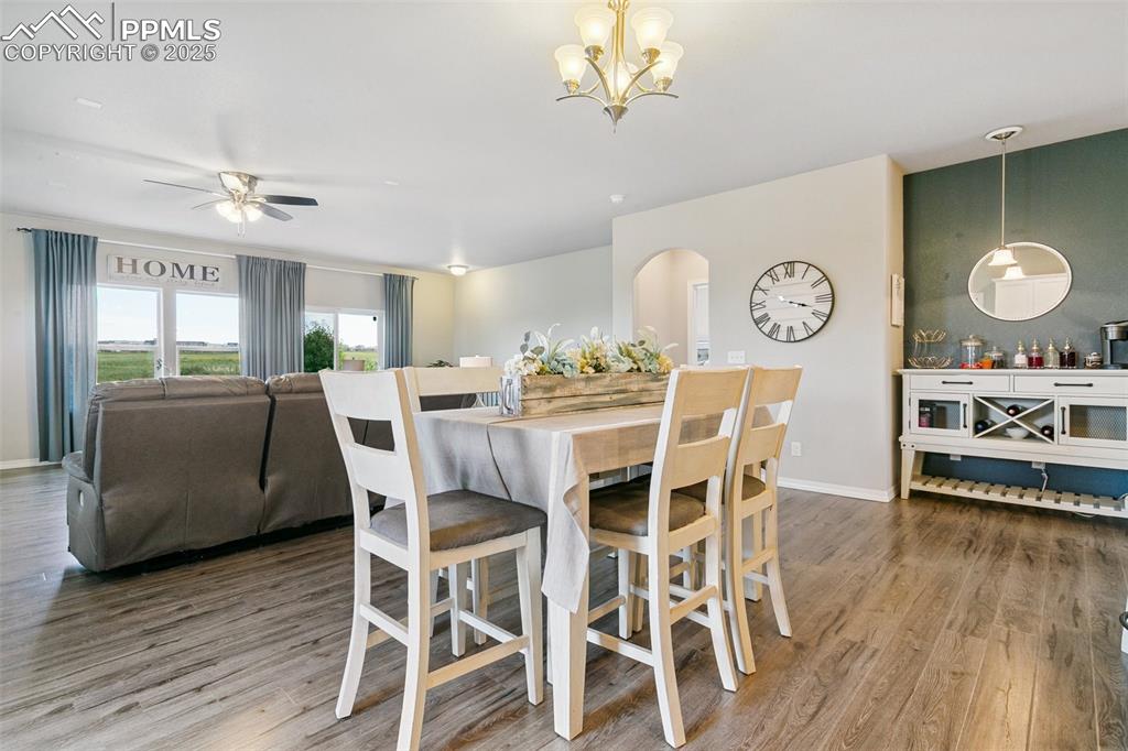 Image 12 of 50: Dining Area