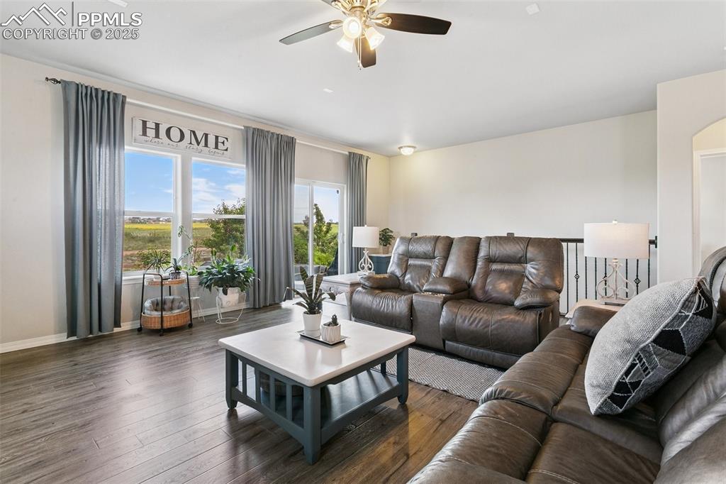 Image 14 of 50: Living Room