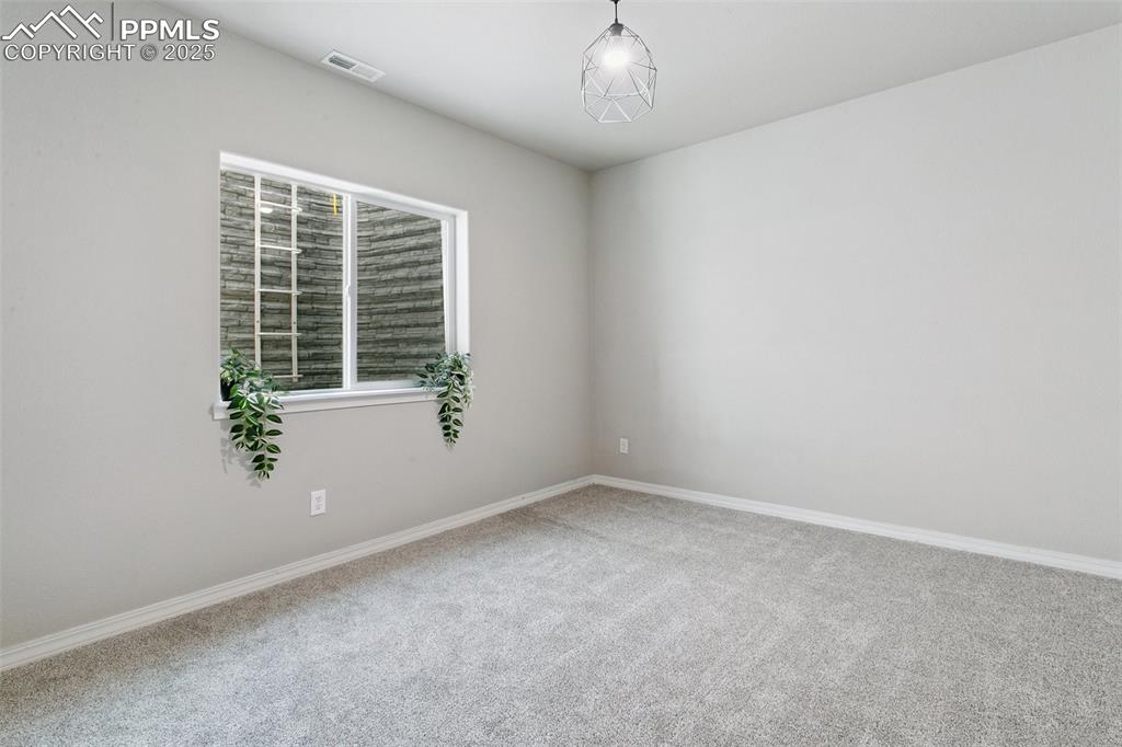 Image 30 of 50: Bedroom