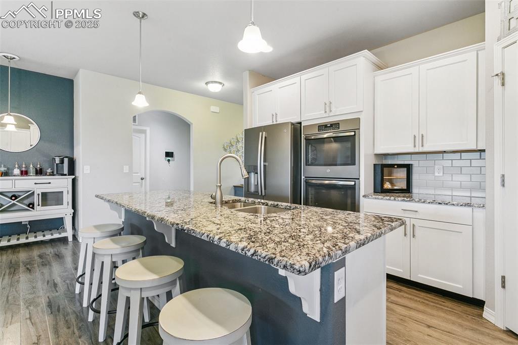 Image 8 of 50: Kitchen