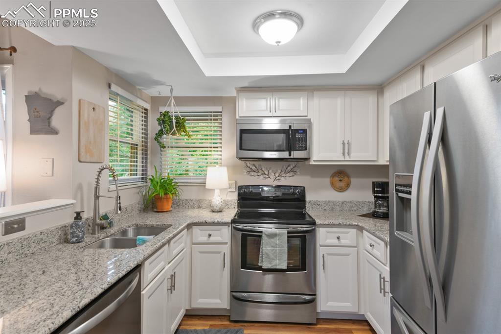 Image 11 of 30: Kitchen