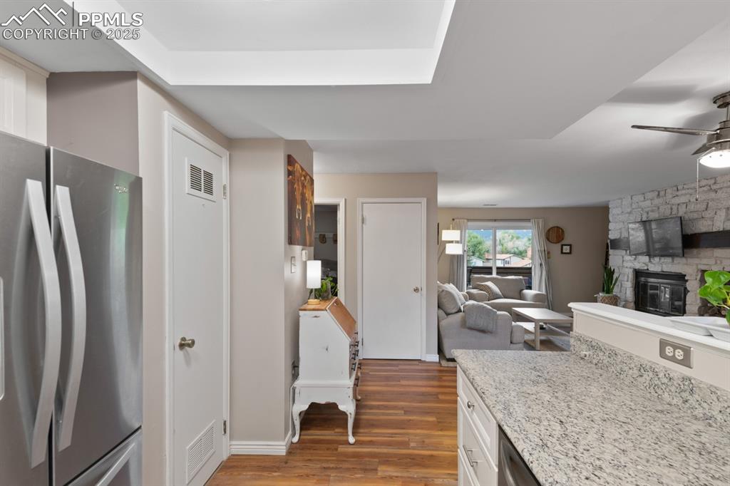 Image 13 of 30: Kitchen