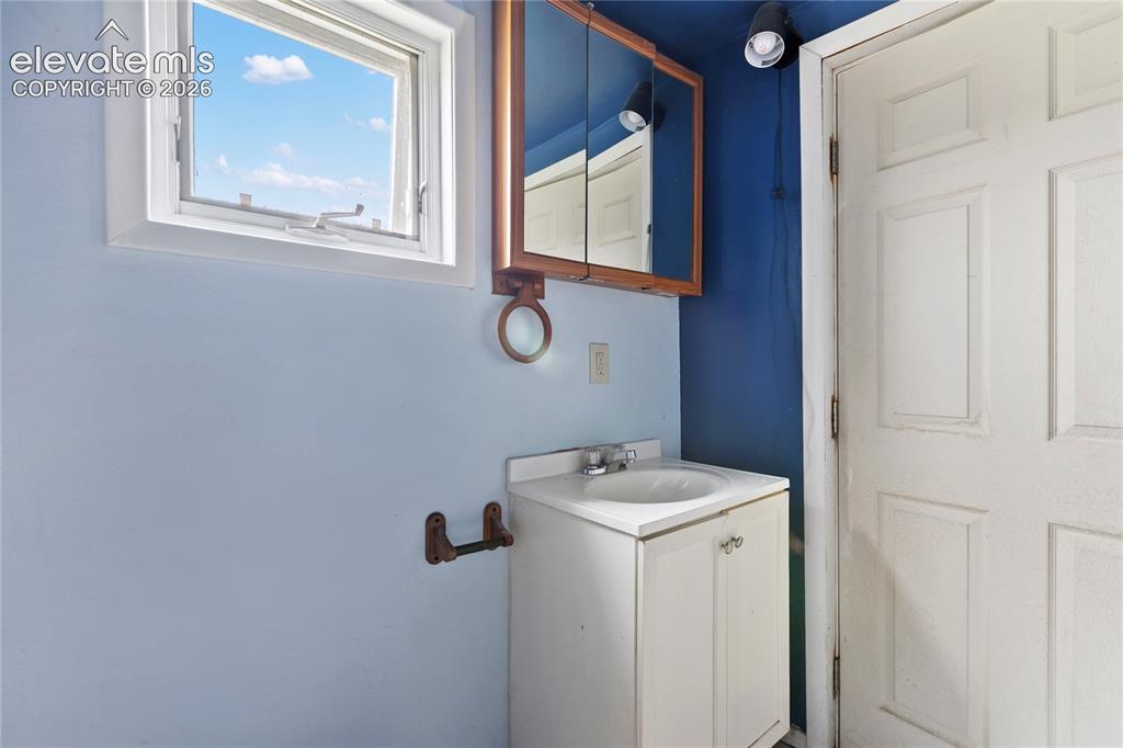 Image 15 of 18: Bathroom