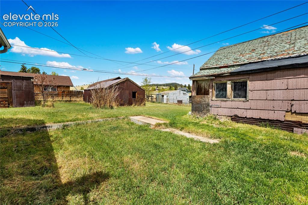 Image 2 of 18: Yard