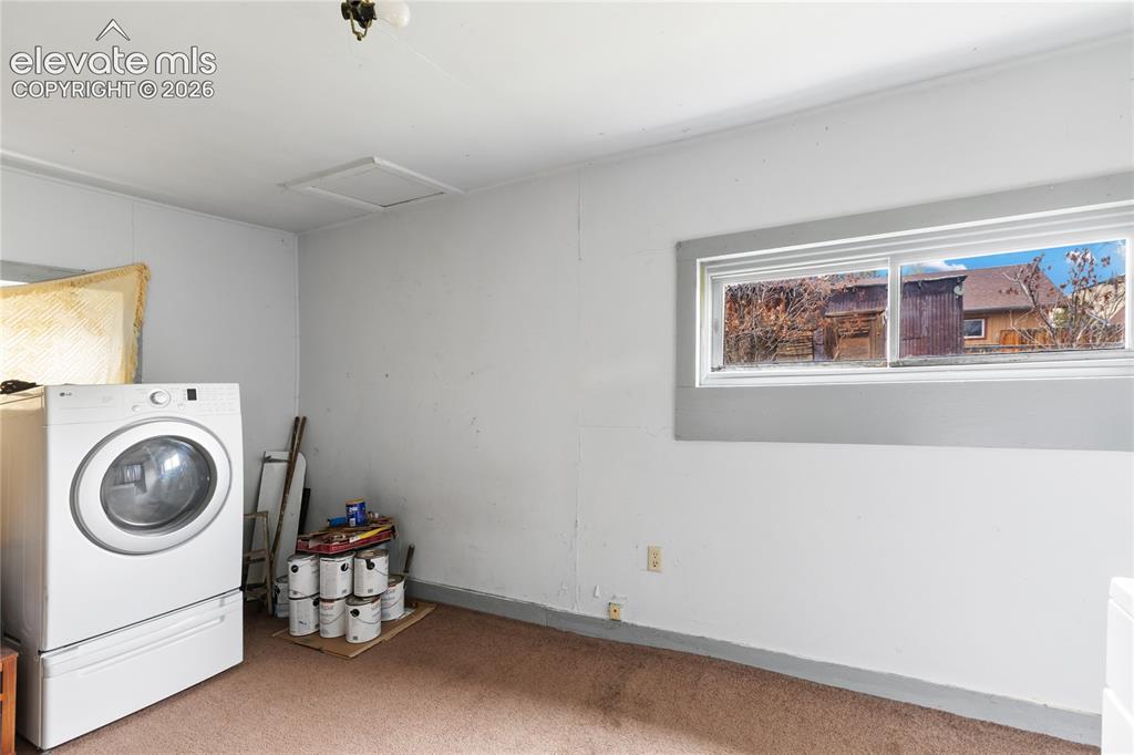 Image 4 of 18: Bedroom