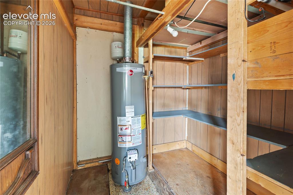 Image 5 of 18: Utility Room