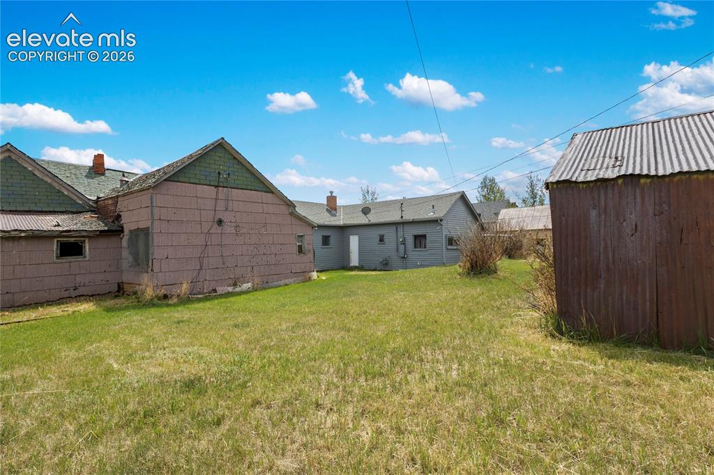 Image 6 of 18: Yard
