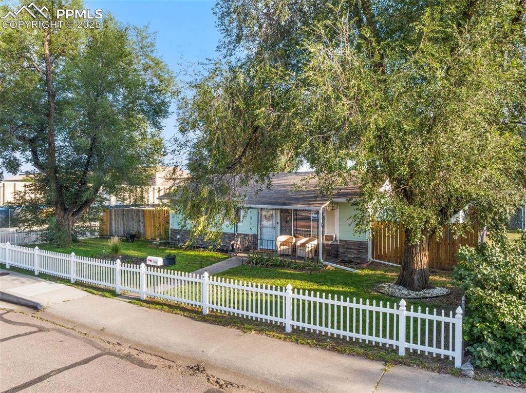 Image 27 of 34: FRONT OF HOME IS FENCES WITH WHITE PICKET FENCING