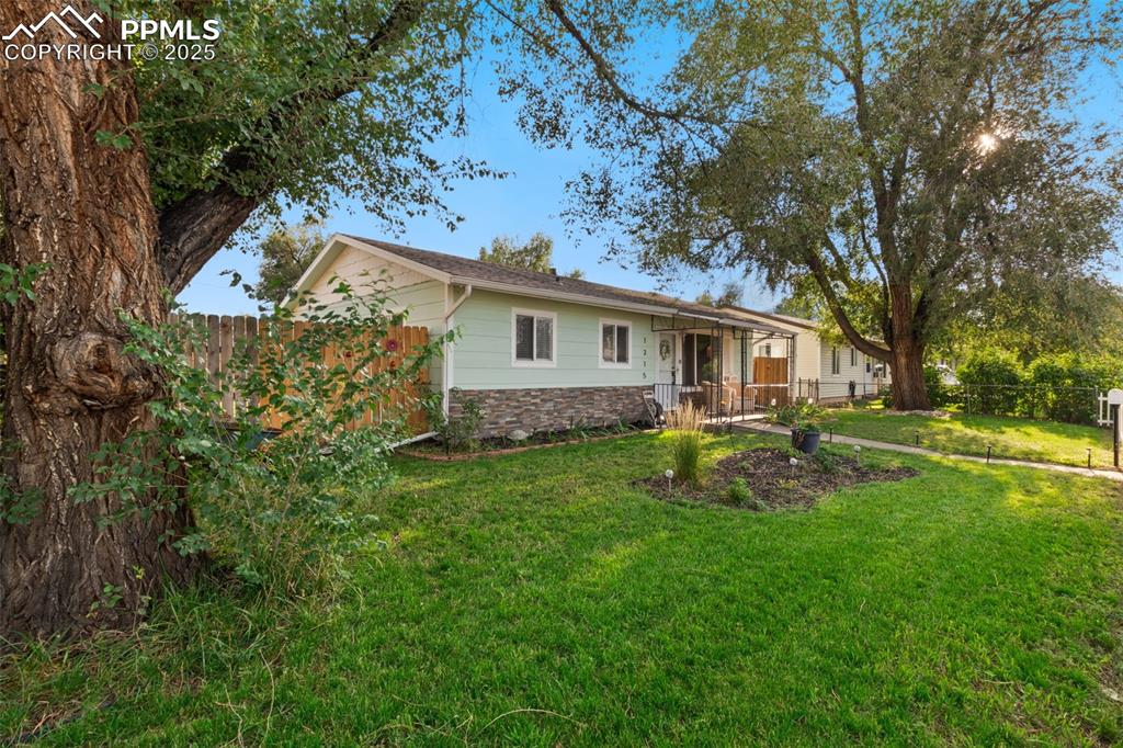 Image 32 of 34: LARGE CORNER LOT