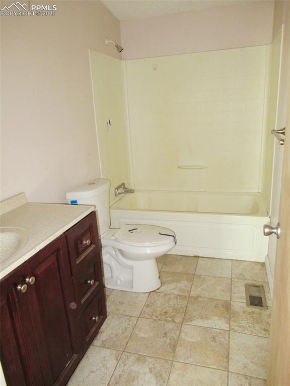 Image 13 of 23: 2nd bath