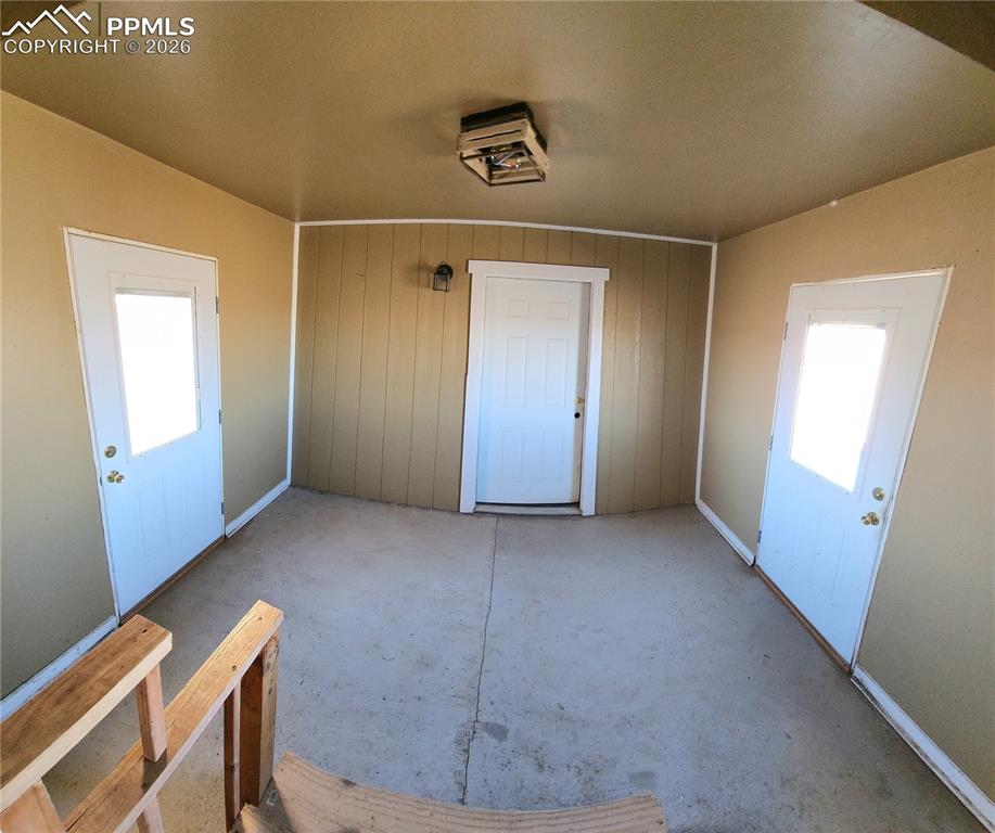 Image 19 of 23: Breezeway