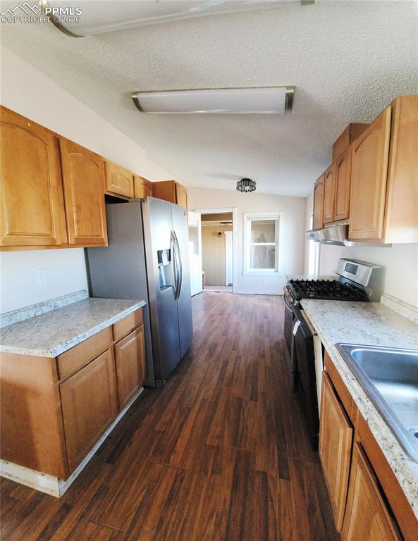 Image 5 of 23: Kitchen