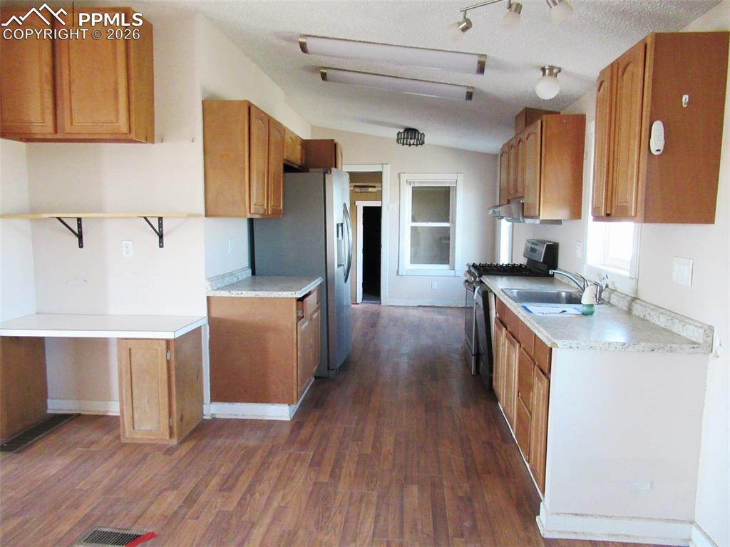 Image 6 of 23: Kitchen