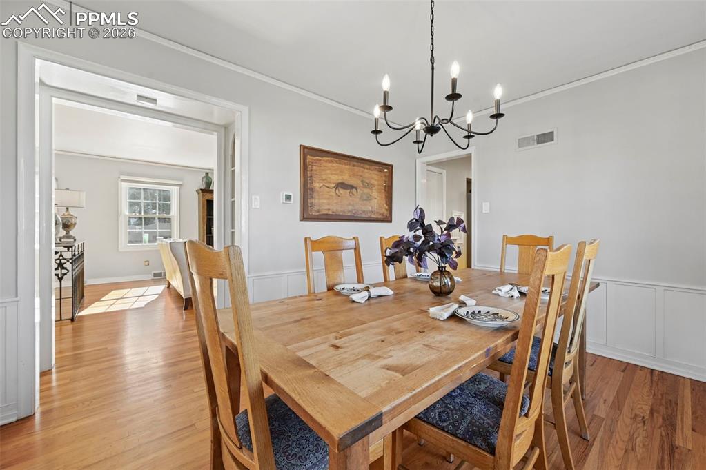 Image 10 of 48: Dining Area