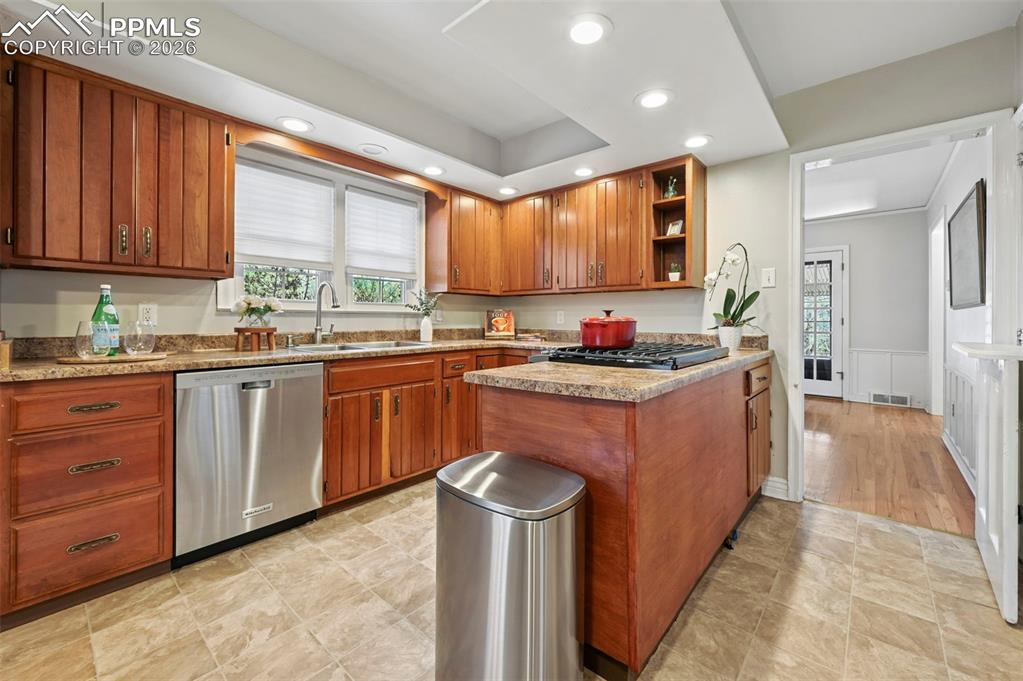 Image 11 of 48: Kitchen