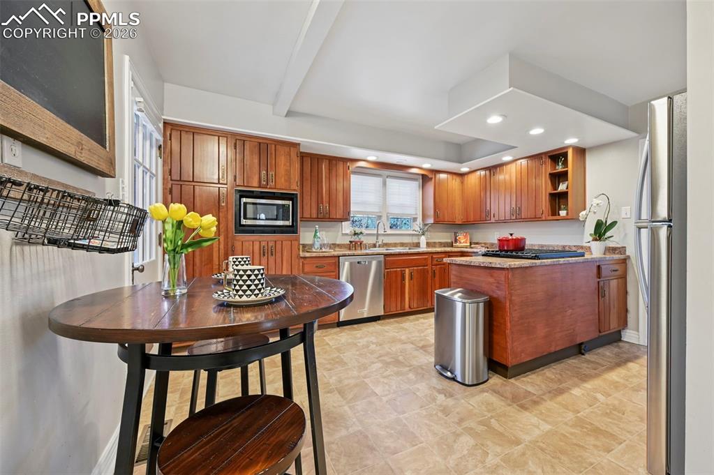 Image 12 of 48: Kitchen