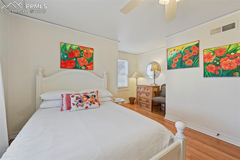 Image 14 of 48: Large upstairs bedroom