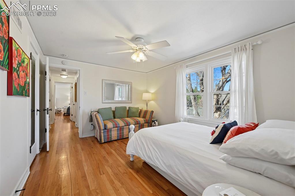 Image 15 of 48: Bedroom