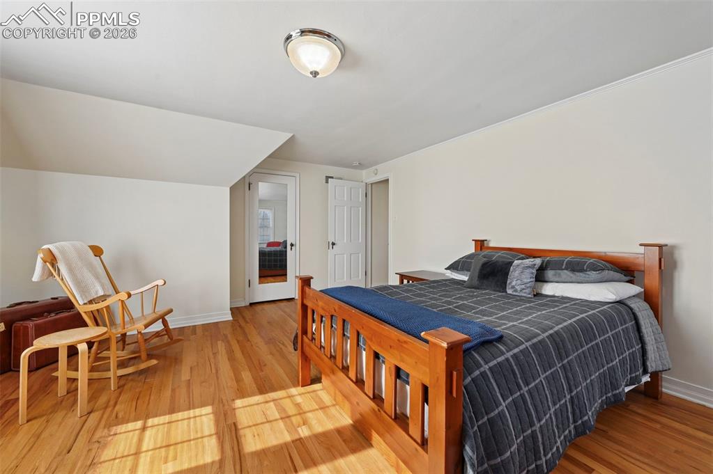 Image 17 of 48: 2nd upstairs large bedroom