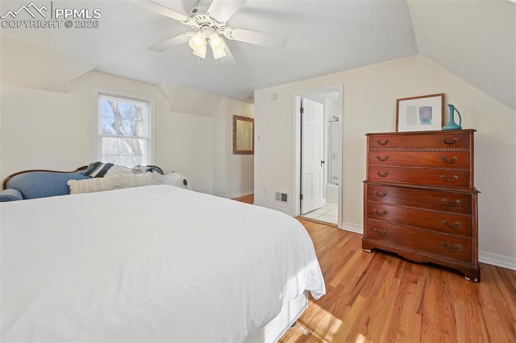 Image 23 of 48: Master Bedroom