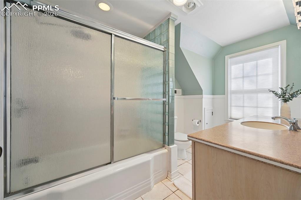 Image 28 of 48: Master Bathroom