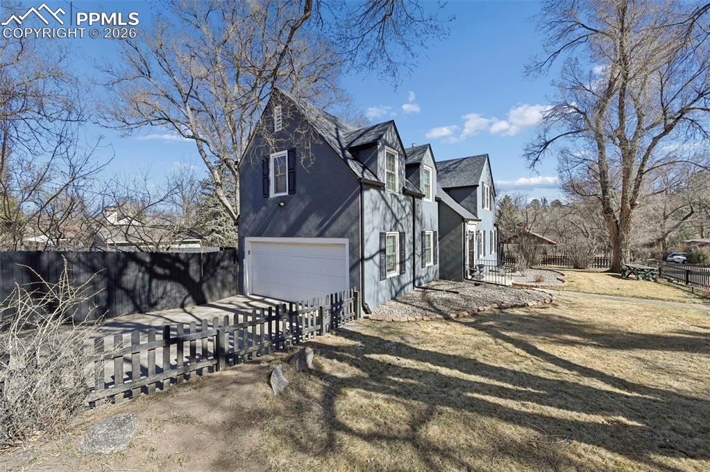 Image 31 of 48: 2 car attached garage