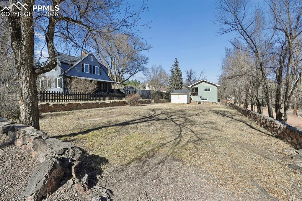 Image 32 of 48: Yard