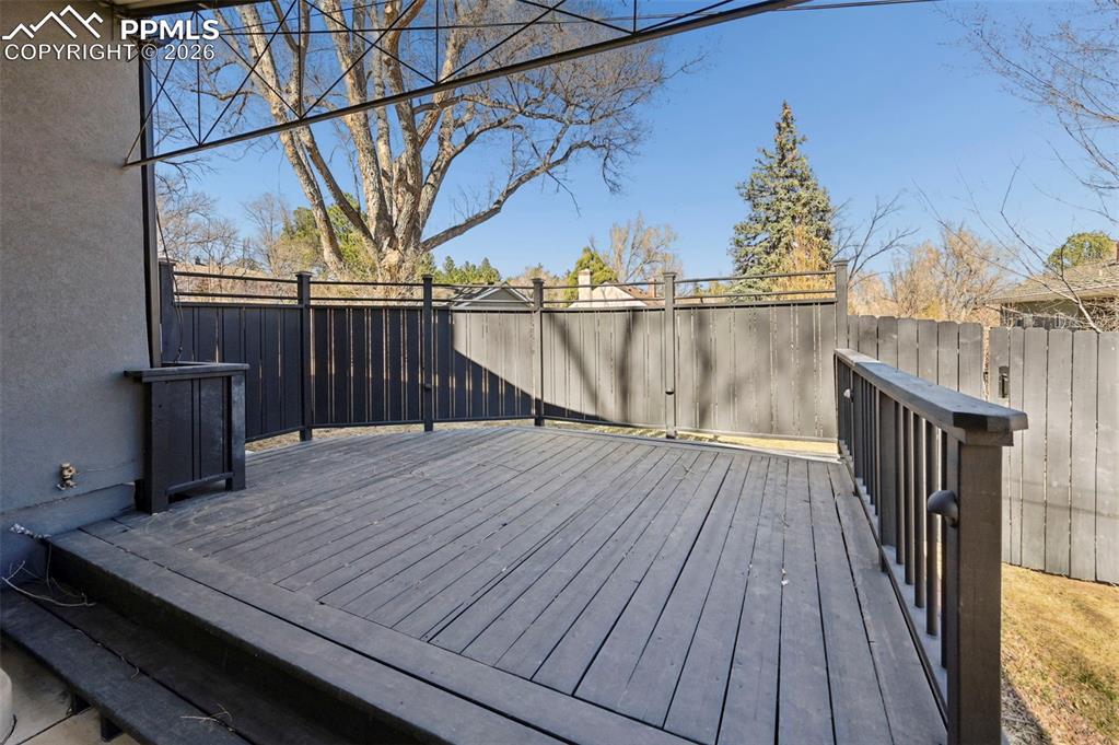 Image 41 of 48: Deck