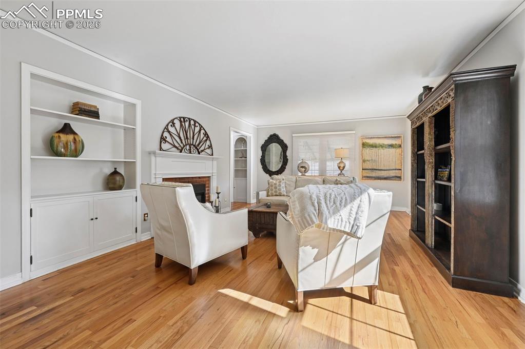 Image 45 of 48: Bedroom