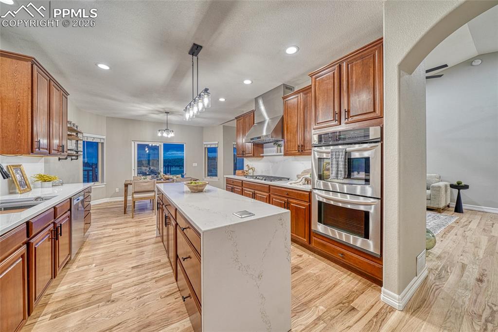 Image 11 of 50: Kitchen