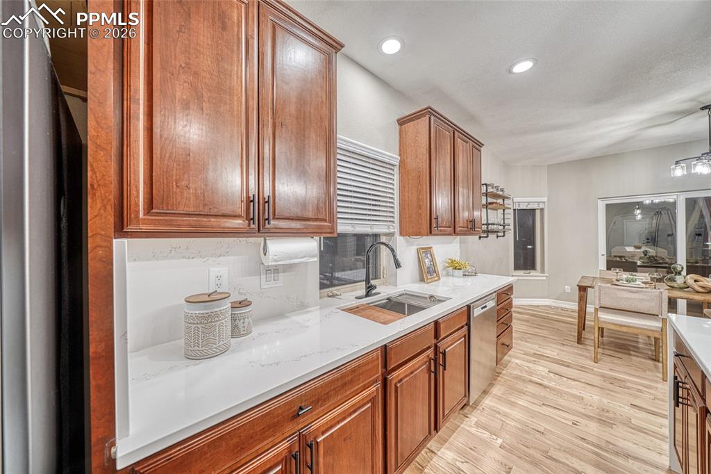 Image 12 of 50: Kitchen