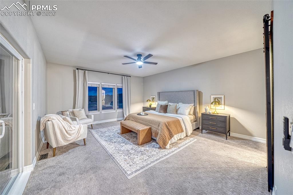 Image 19 of 50: Bedroom