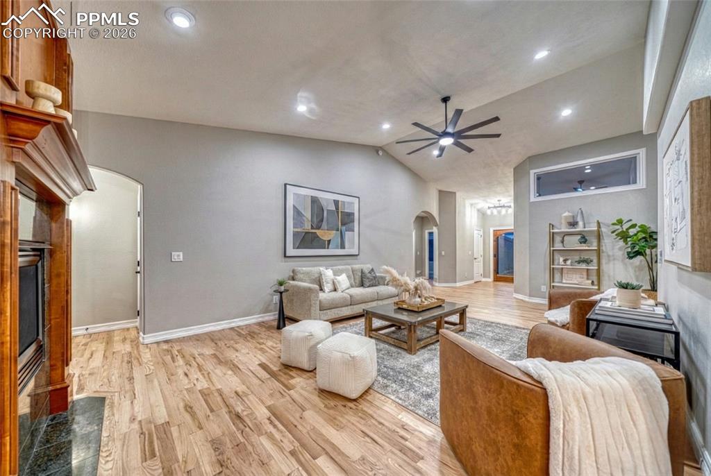 Image 8 of 50: Living Room