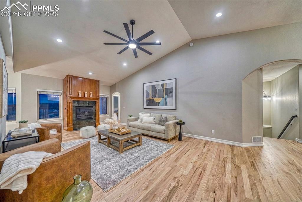 Image 9 of 50: Living Room
