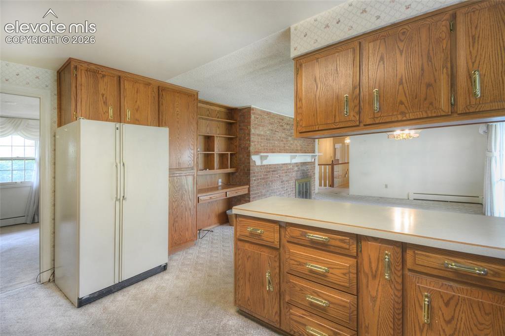 Image 11 of 40: Kitchen