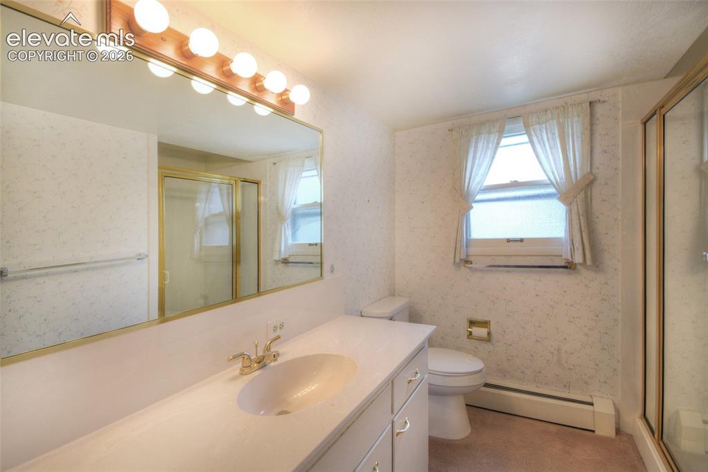 Image 26 of 40: Bathroom