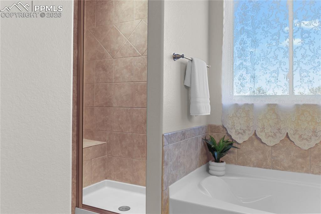 Image 11 of 34: Bathroom