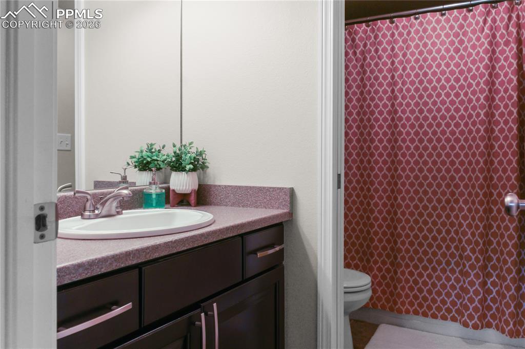 Image 14 of 34: Bathroom