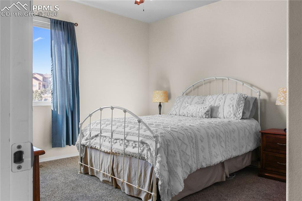 Image 17 of 34: Bedroom