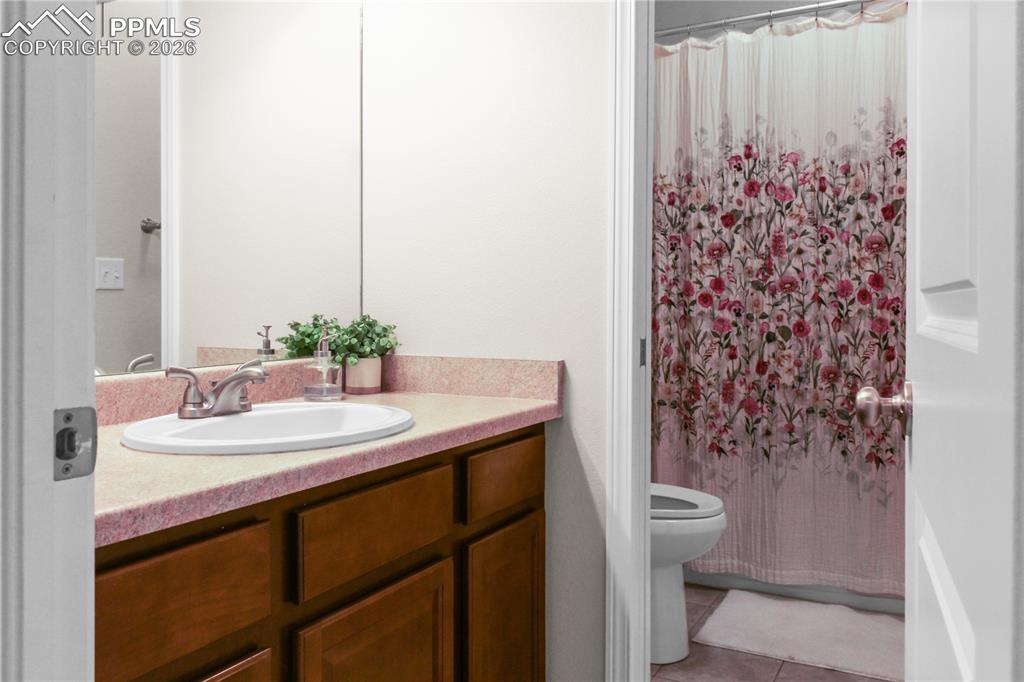 Image 19 of 34: Bathroom