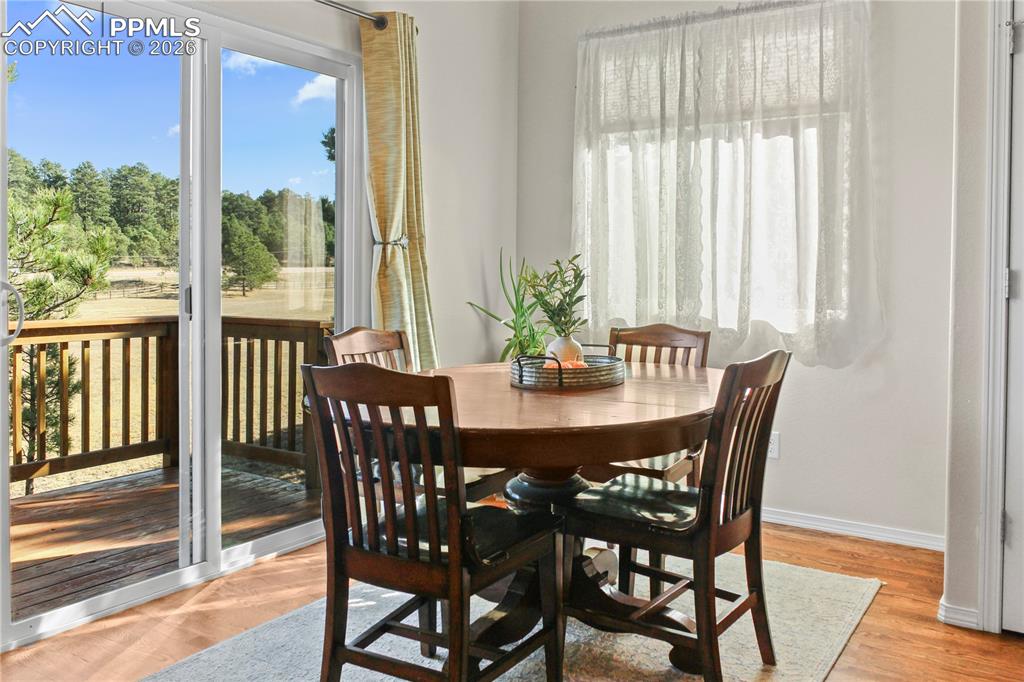Image 6 of 34: Dining Area