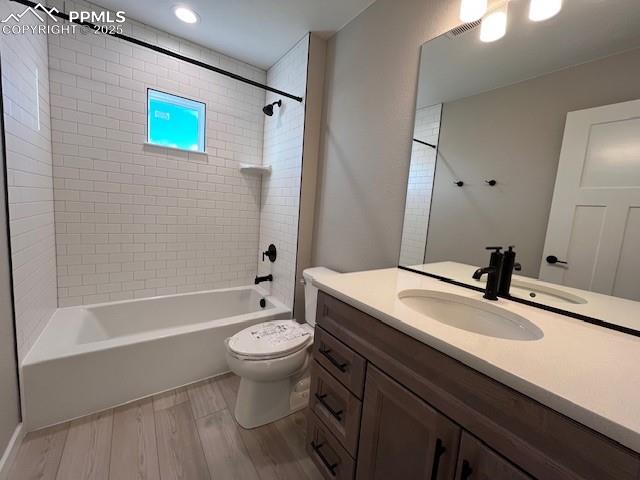 Image 10 of 15: Main level secondary bath