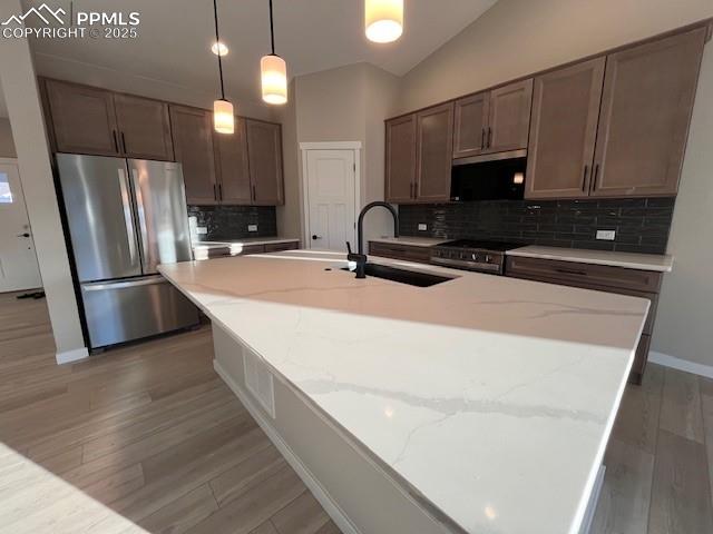 Image 4 of 15: Kitchen