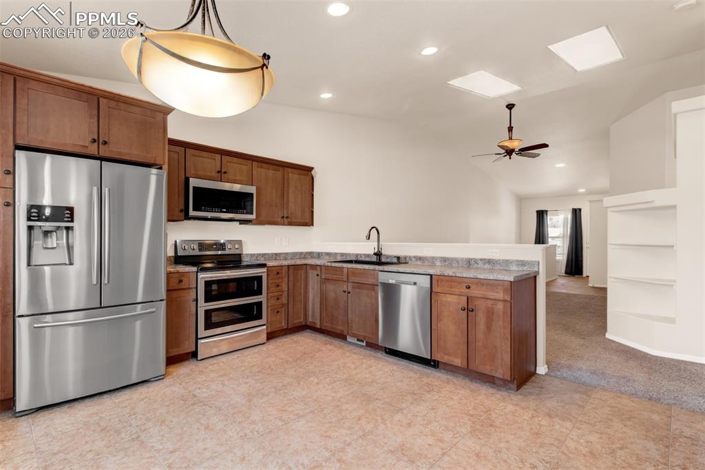 Image 11 of 33: Kitchen