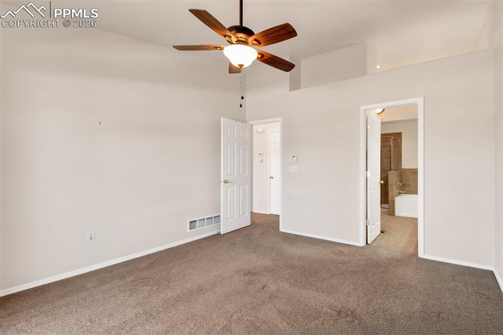 Image 14 of 33: Bedroom