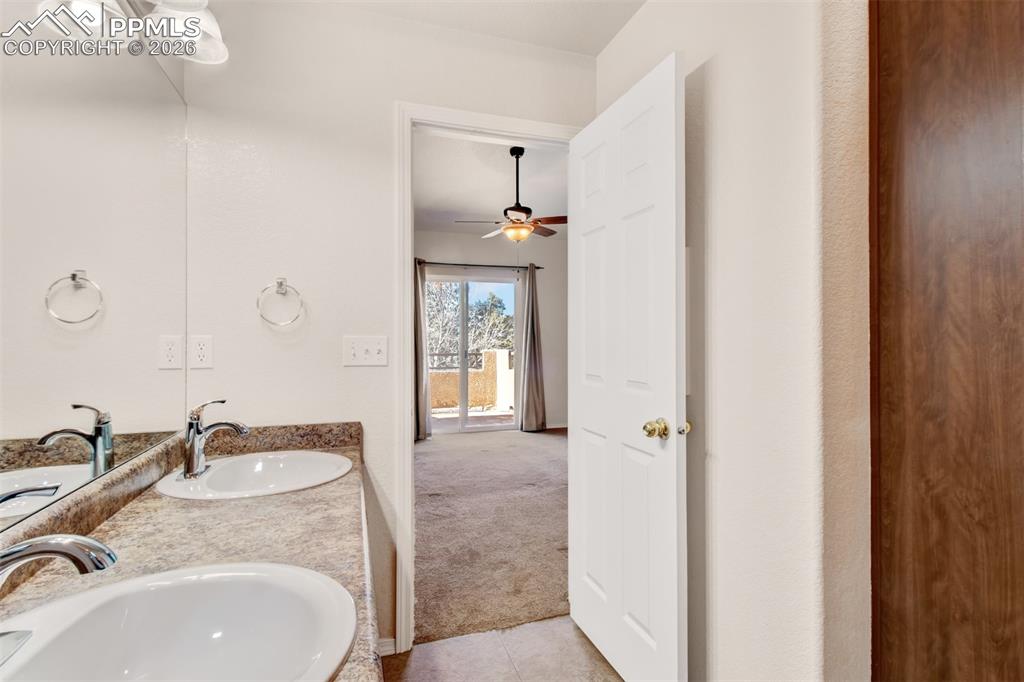 Image 17 of 33: Bathroom