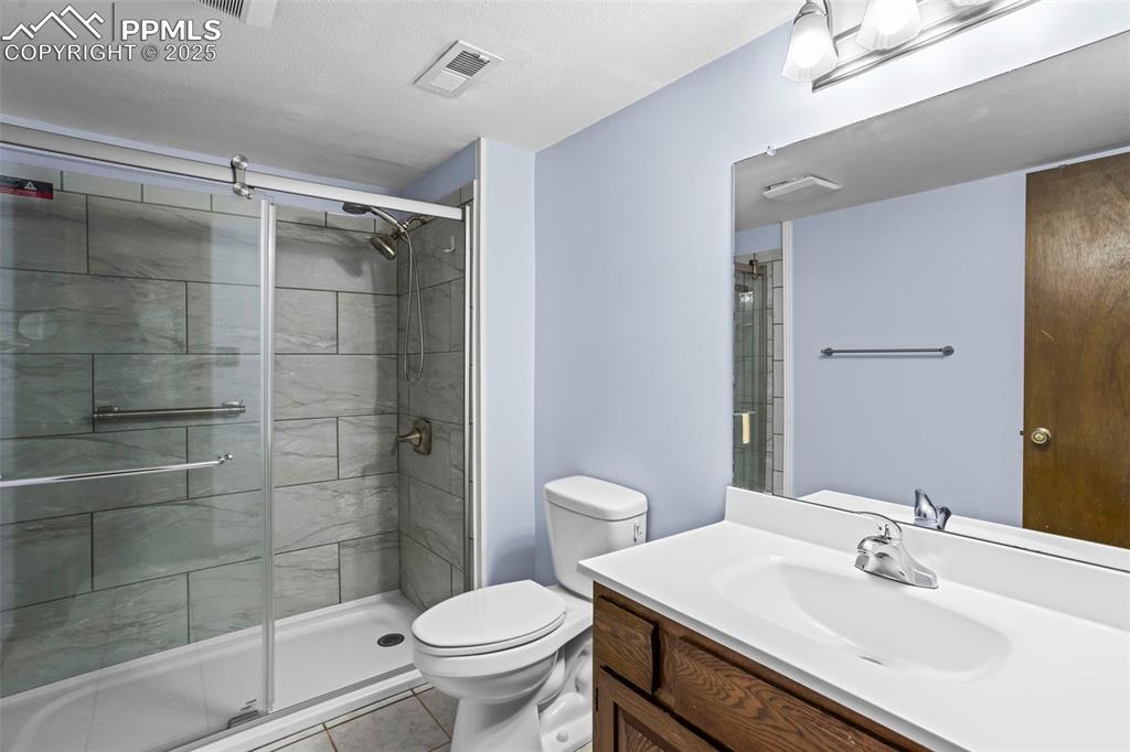 Image 15 of 20: Downstairs Bathroom